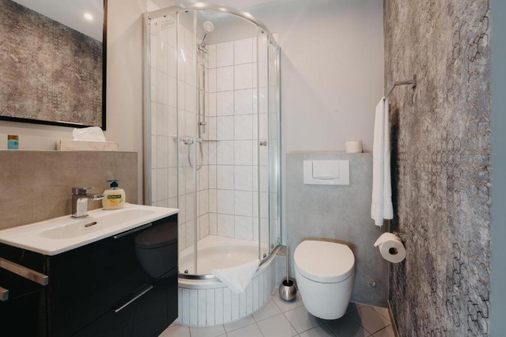 Hotel-Gasthof Zur Krone Waldaschaff Exteriör bild