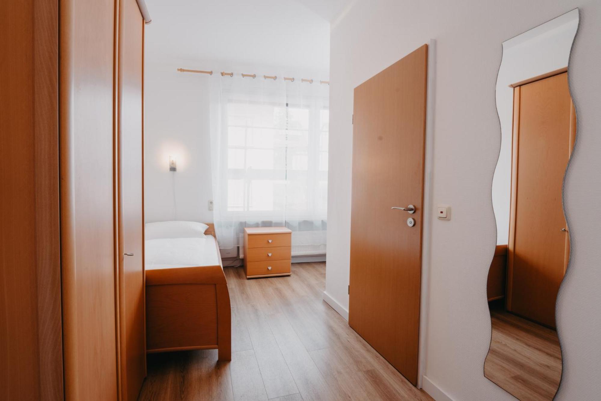 Hotel-Gasthof Zur Krone Waldaschaff Exteriör bild